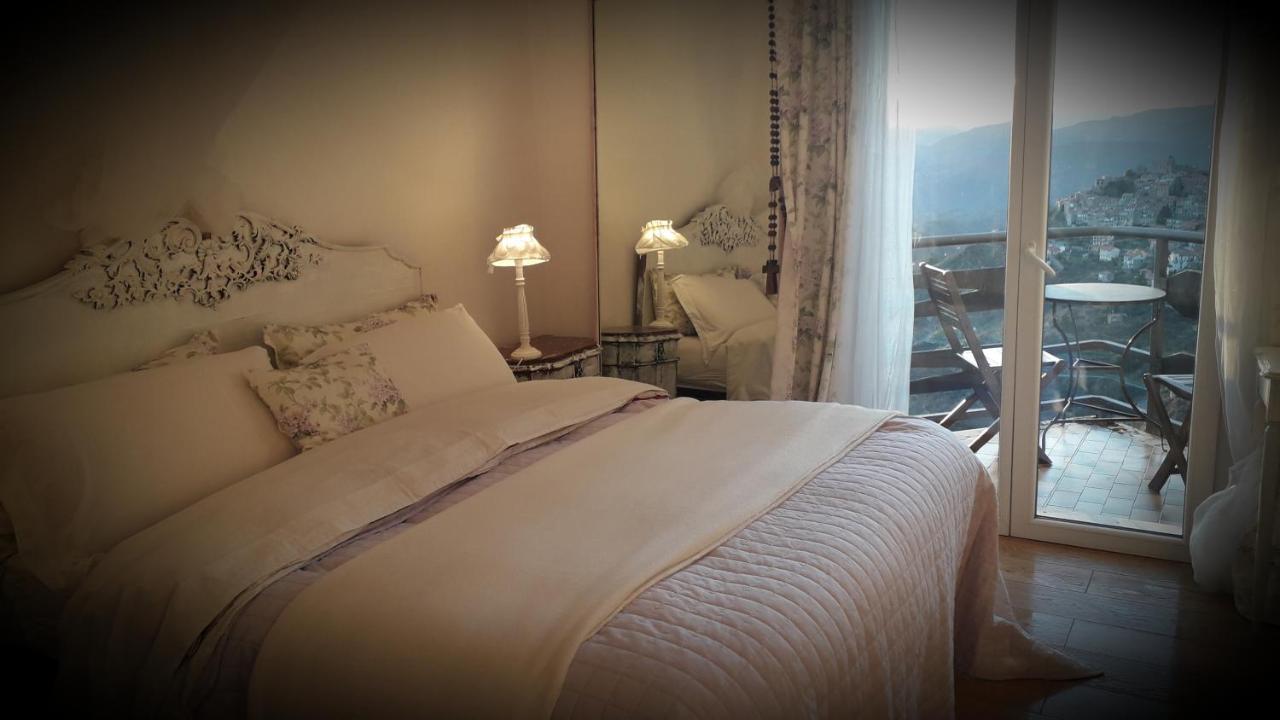 B&B Le Camelie Del Bosco Baiardo Dış mekan fotoğraf